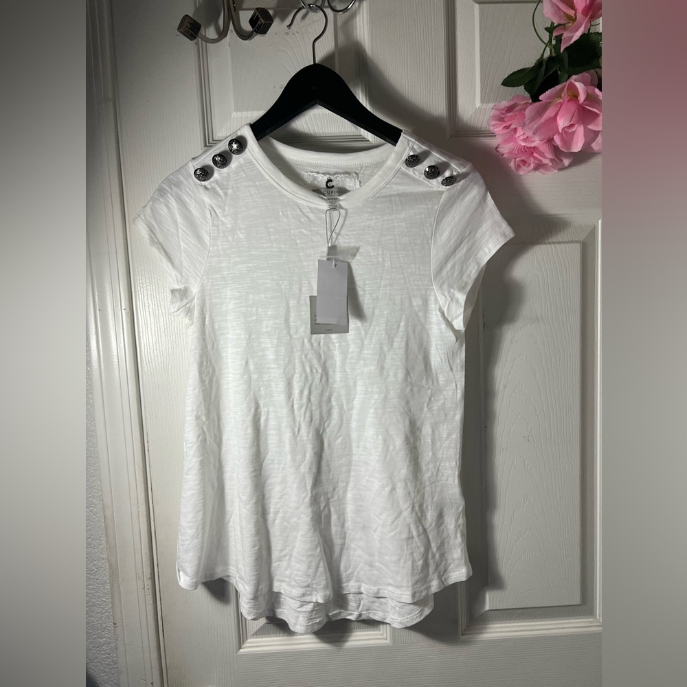 White Cupio top with button decor